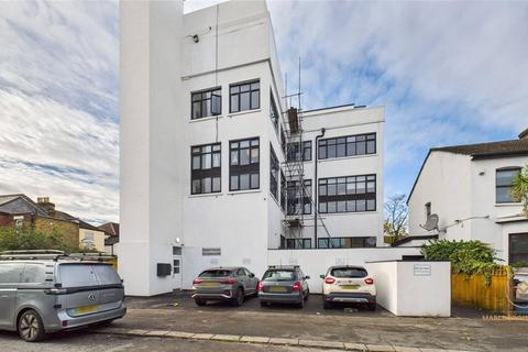 3 bedroom property to rent, Carnarvon Road, South Woodford, London, E18