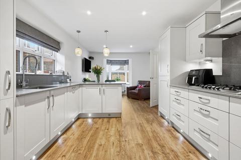 5 bedroom detached house for sale, Stamford Drive, Basildon SS15