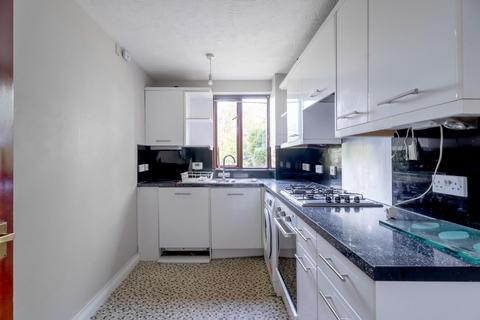 2 bedroom ground floor flat to rent, Chepstow Road, Croydon, Surrey, CR0
