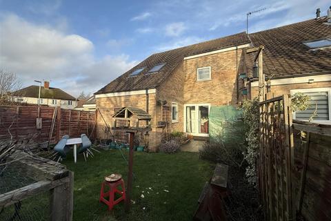 Strawmead, Hatfield
