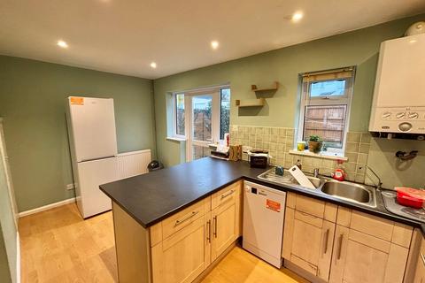3 bedroom semi-detached house to rent, Galmington Drive, Taunton, TA1