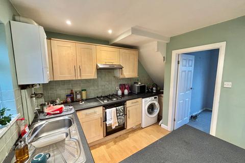 3 bedroom semi-detached house to rent, Galmington Drive, Taunton, TA1