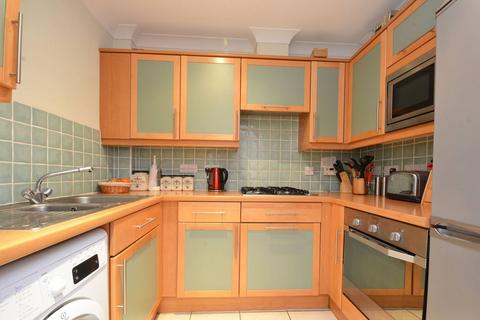 2 bedroom flat to rent, Avenue Elmers, Surbiton, KT6