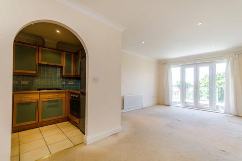 2 bedroom flat to rent, Avenue Elmers, Surbiton, KT6