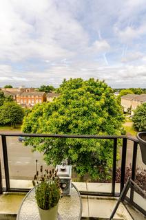2 bedroom flat to rent, Avenue Elmers, Surbiton, KT6