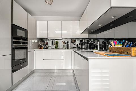 4 bedroom terraced house for sale, Elm Close, Buckhurst Hill
