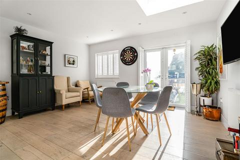 4 bedroom terraced house for sale, Elm Close, Buckhurst Hill