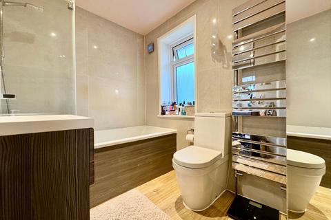 3 bedroom end of terrace house for sale, Cressingham Road, Edgware, HA8