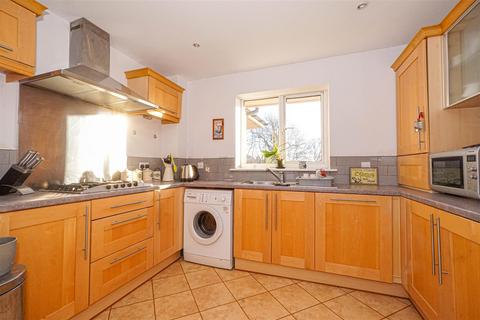 2 bedroom flat for sale, Beachy Head View, St. Leonards-On-Sea