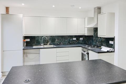 3 bedroom house to rent, Lodge Lane, Romford RM5