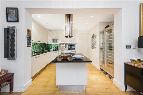 3 bedroom apartment to rent, East Heath Road, Hampstead, London, NW3