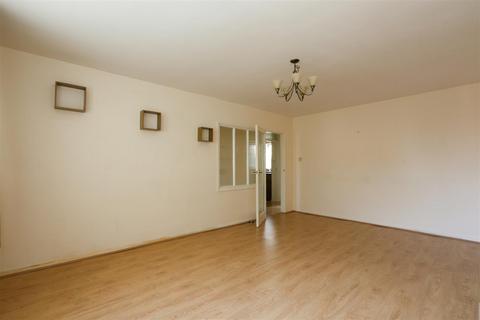 2 bedroom flat to rent, Barratt Close, Leicester, LE2