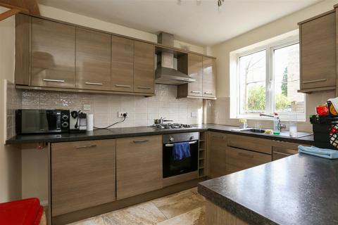 2 bedroom flat to rent, Barratt Close, Leicester, LE2