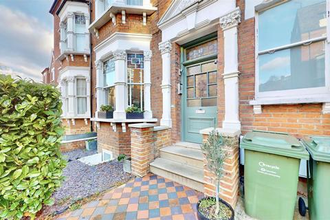 1 bedroom flat for sale, Nassington Road, Hampstead Heath, London, NW3