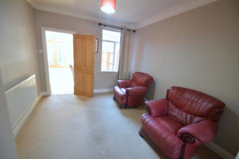 2 bedroom terraced house to rent, Gordon Street, Northamptonshire NN16