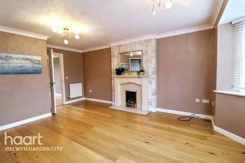 4 bedroom detached house for sale, Cornflower Way, Hatfield