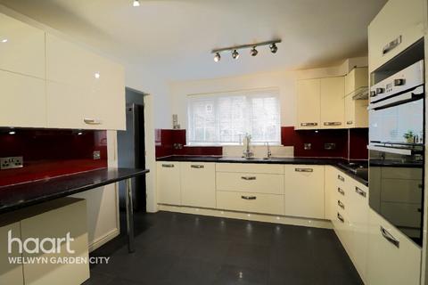 4 bedroom detached house for sale, Cornflower Way, Hatfield
