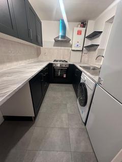 2 bedroom flat to rent, Sutton Hall Road, Hounslow TW5