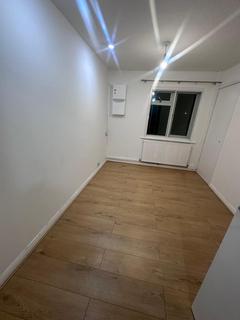 2 bedroom flat to rent, Sutton Hall Road, Hounslow TW5