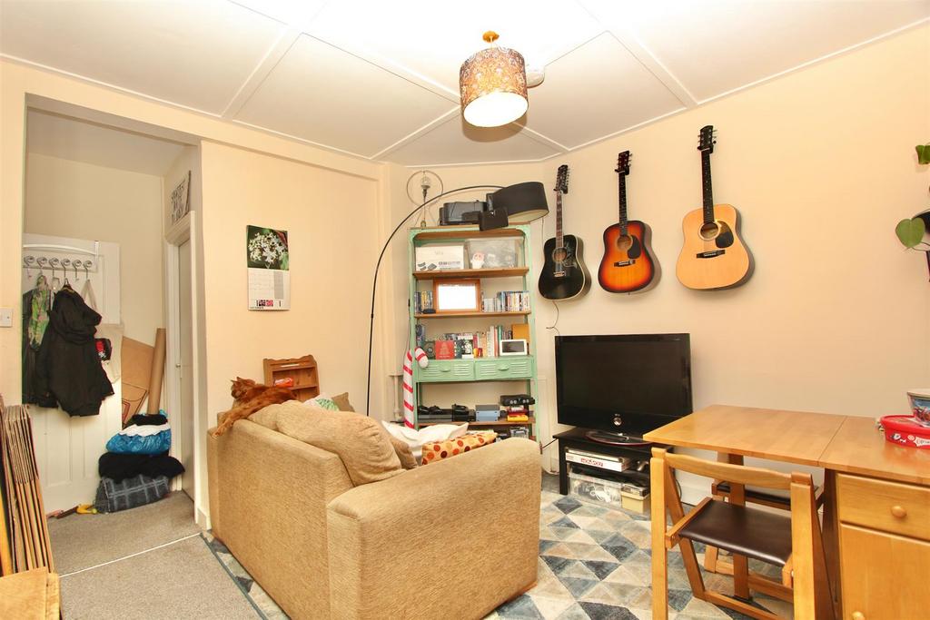 Coombe Road, N22