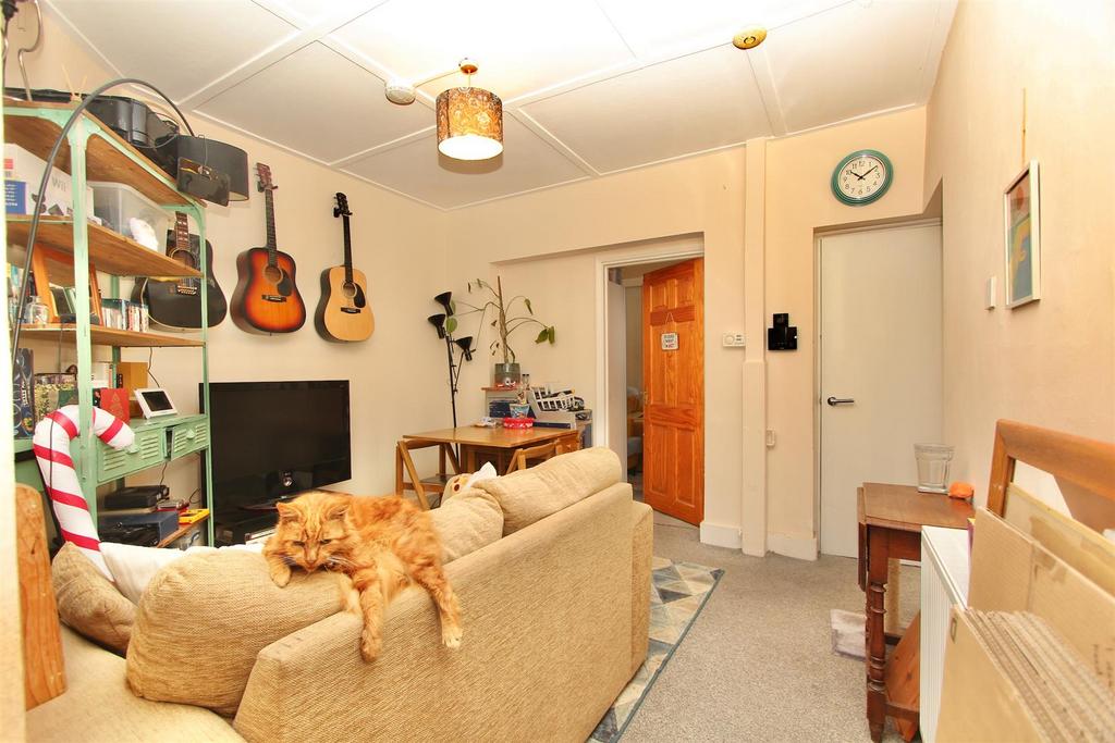 Coombe Road, N22