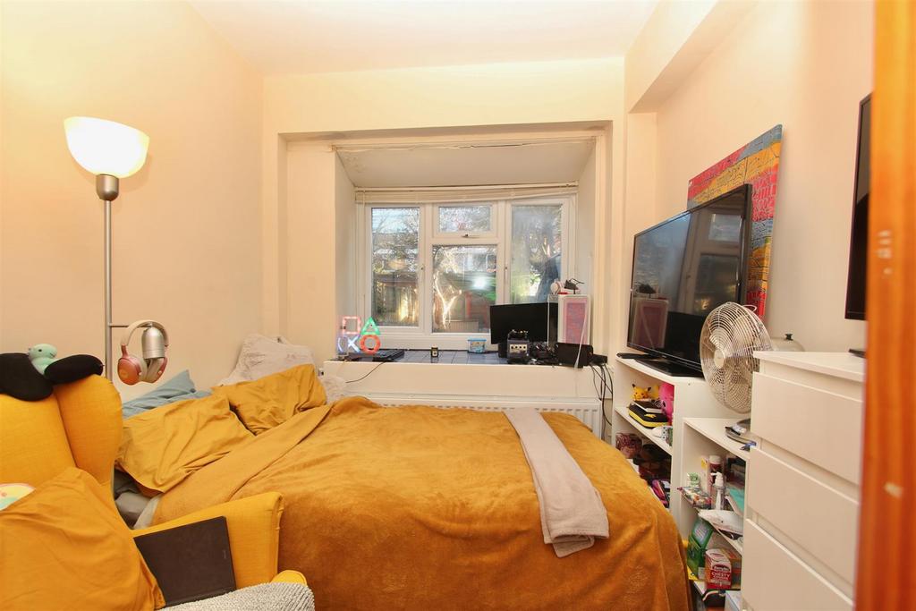 Coombe Road, N22