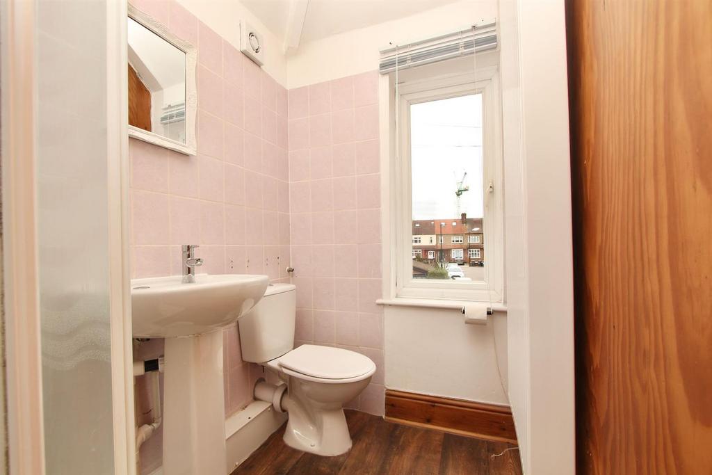 Coombe Road, N22
