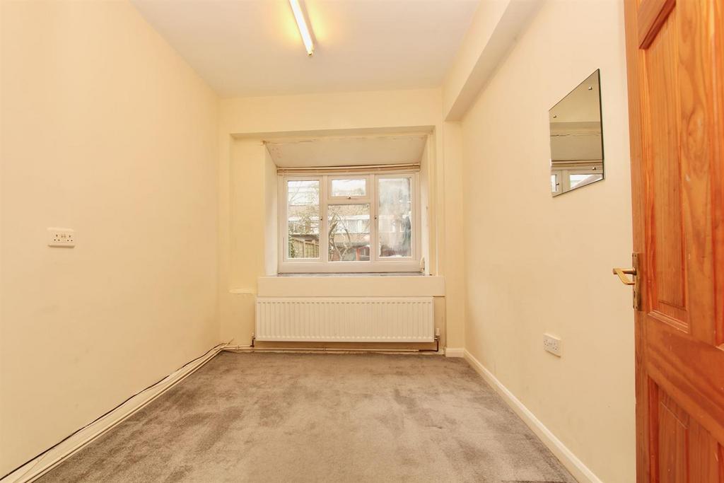 Coombe Road, N22
