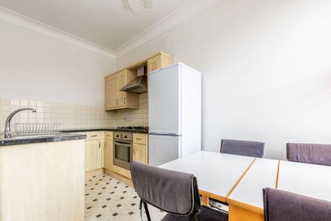 2 bedroom flat to rent, East Hill, Wandsworth Town, London, SW18