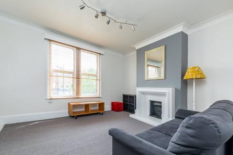 2 bedroom flat to rent, East Hill, Wandsworth Town, London, SW18
