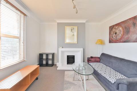 2 bedroom flat to rent, East Hill, Wandsworth Town, London, SW18