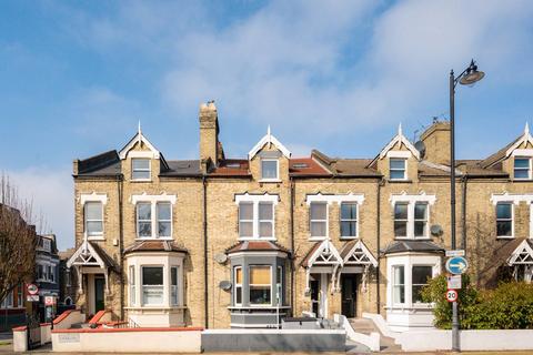 2 bedroom flat to rent, East Hill, Wandsworth Town, London, SW18