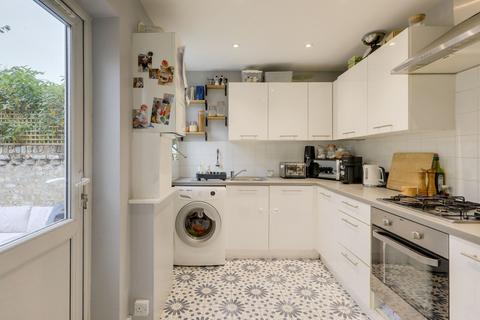 2 bedroom flat for sale, Minard Road, London, SE6