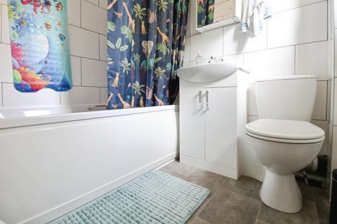 2 bedroom end of terrace house for sale, Oakwood Road, Westlea, SN5