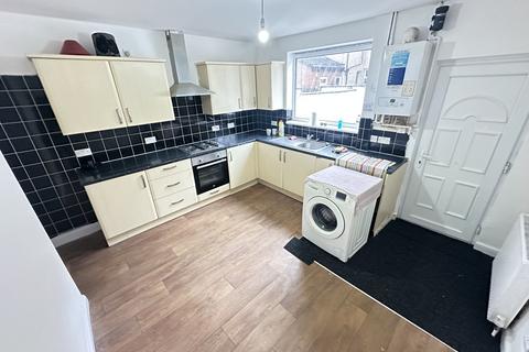 2 bedroom terraced house to rent, Rockhampton Street, Manchester, Lancashire, M18