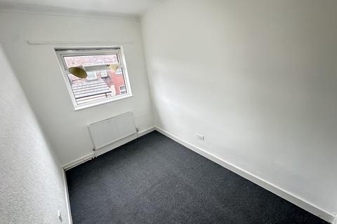 2 bedroom terraced house to rent, Rockhampton Street, Manchester, Lancashire, M18