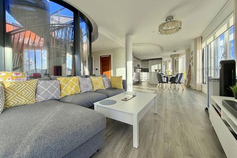 2 bedroom penthouse for sale, Sovereign Point, Bath