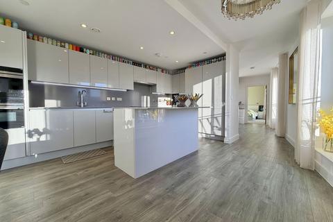2 bedroom penthouse for sale, Sovereign Point, Bath