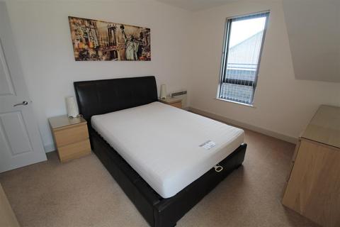 1 bedroom flat to rent, King House, Fire Fly Avenue, Swindon, SN2