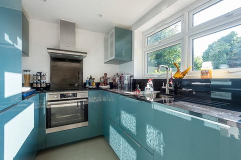 2 bedroom flat to rent, Bramley Close, London, N14