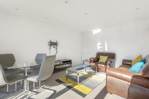 2 bedroom flat to rent, Bramley Close, London, N14