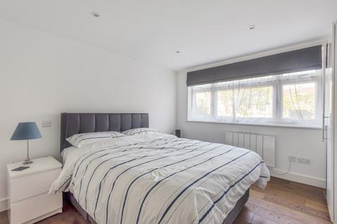 2 bedroom flat to rent, Bramley Close, London, N14