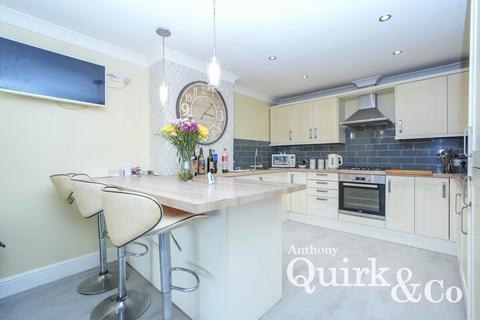3 bedroom bungalow for sale, Linden Way, Canvey Island, SS8