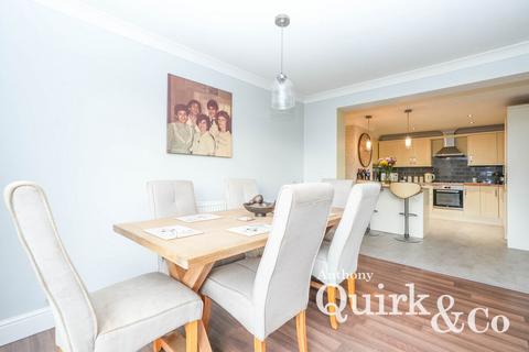 3 bedroom bungalow for sale, Linden Way, Canvey Island, SS8