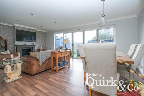 3 bedroom bungalow for sale, Linden Way, Canvey Island, SS8