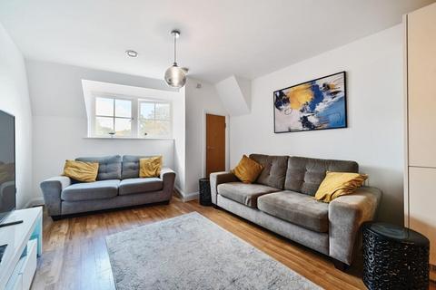 2 bedroom apartment for sale, Cheam Road, Epsom, KT17