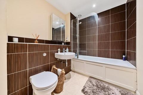 2 bedroom apartment for sale, Cheam Road, Epsom, KT17