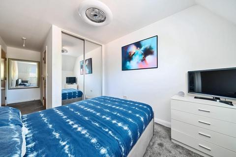 2 bedroom apartment for sale, Cheam Road, Epsom, KT17