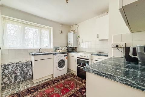 2 bedroom flat for sale, Shannon Close, Leigh-On-Sea SS9
