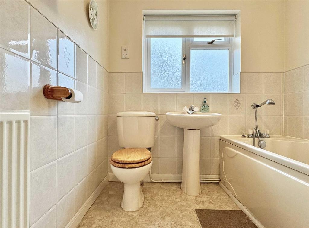 Family Bathroom.jpg